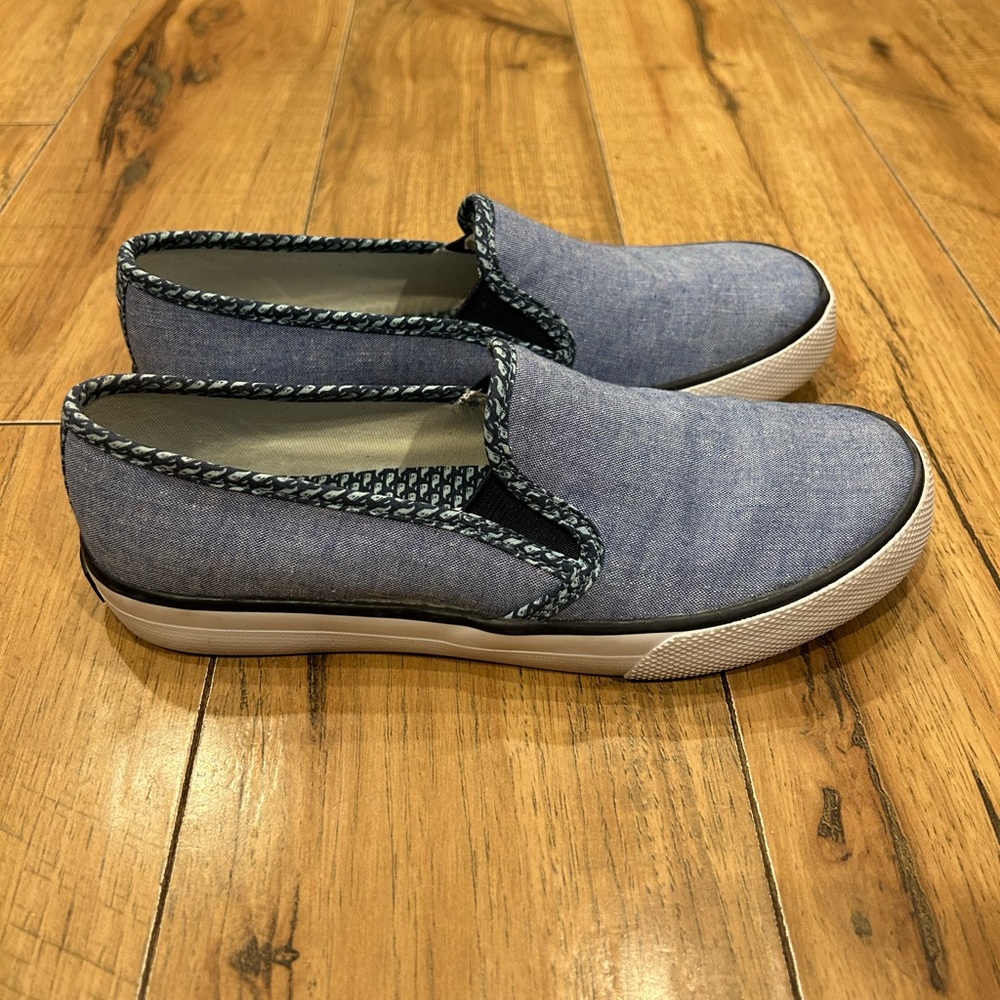 Vineyard vines seaside chambray Sperry top sider youth 3M slip on shoes